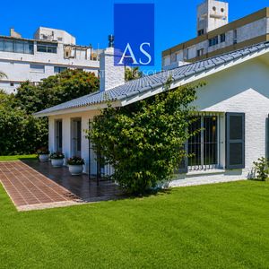 Casa 3 Dormitorios Semi Reciclada A Pasos Del Mar Playa Mansa Punta Del Este