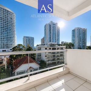 Apartamento De 2 Dormitorios Con Terraza Y Cochera En Playa Mansa Punta Del Este