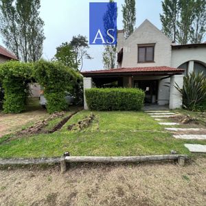 Casa En Barrio Privado Con Piscina En Pinares  Punta Del Este