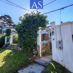 Casa 3 Dormitorios Con Jardín Próxima Al Mar Playa Mansa Punta Del Este