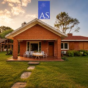 Oportunidad Casa Construcción Tradicional 4 Dormitorios 150mts Del Mar Playa Mansa Punta Del Este