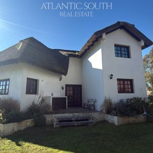 Casa De 3 Dormitorios + Dos Apartamentos Gran Terreno Pinares , Punta Del Este
