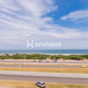 Venta Apartamento Tres Dormitorios Edificio La Jolla  Punta Del Este Playa Brava