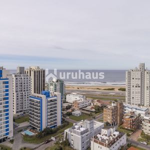 Venta Apartamento Tres Dormitorios Punta Del Este Edificio Manhattan