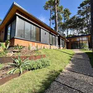 Casa En Venta De 4 Dormitorios, En Barrio Cerrado, Rincon Del Indio