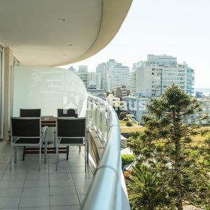 Venta Apartamento Cuatro Dormitorios Punta Del Este Planta Amplia Forest Tower