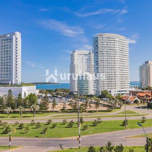 Venta Apratamento Tres Dormitorios Punta Del Este Edificio Torre Del Mar