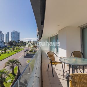Venta Apartamento Dos Dormitorios Punta Del Este Edificio Torre Del Mar