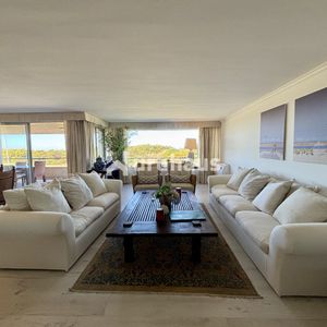 Venta Apartamento De 4 Dormitorios En Playa Brava, Primera Línea Sobre El Mar