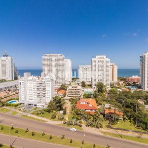 Alquiler Apartamento Dos Dormitorios Punta Del Este Edificio Alexander Boulevard