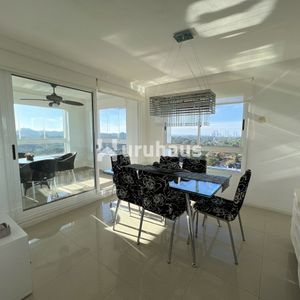 Apartamento A La Venta 3 Dormitorios Y 2 Cocheras - Punta Del Este