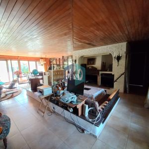 Vende Casa De 4 Dormitorios En Pinares, Cerca Del Mar. Punta Del Este.
