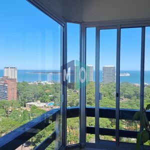 Vende Apartamento De 2 Dormitorios Más Servicio En Punta Del Este