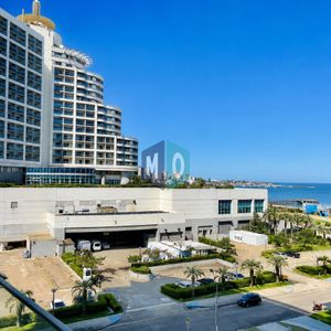 Apartamento De 2 Dormitorios A Metros Del Mar Y Torre Moderna, Playa Mansa, Punta Del Este