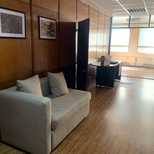 Venta Oficina En Excelente Punto + Escritorios Amoblada 157m2 - Centro