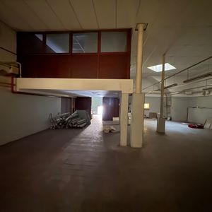 Alquiler Local Comercial En Ciudad Vieja Ideal Para Estacionamiento De Vehiculos