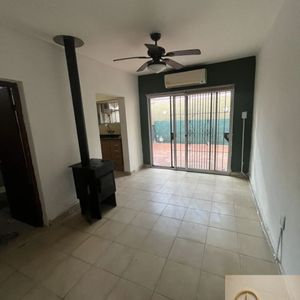 Alquiler Casa De 2 Dormitorios Con Patio Y Entrada Para Auto En Brazo Oriental