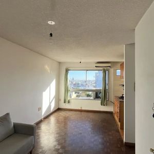 Apartamento En Alquiler De 1 Dormitorio Y Garage Sobre 26 De Marzo En Pocitos
