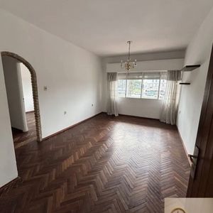 Apartamento En Alquiler De 4 Dormitorios Y 2 Baños Frente A Palacio Legislativo