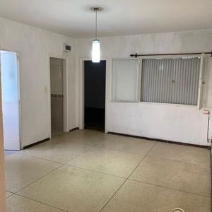 Alquiler Apartamento 1 Dormitorio Y Patio Con Bajos Gastos Comunes La Comercial