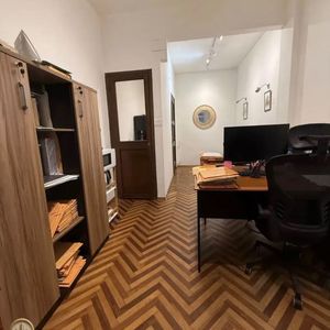 Oficina En Alquiler Ubicado En Ciudad Vieja