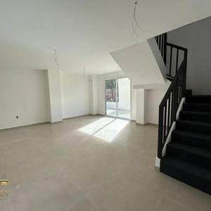 Dúplex En Alquiler A Estrenar 2 Dormitorios, Patio Y Cochera En Malvin Norte