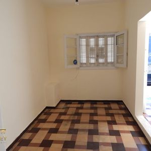 Casa En Alquiler De 3 Dormitorios Sobre Av Uruguay En Cordón