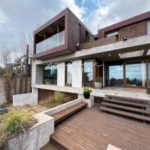 Hermosa Casa En Alquiler De Temporada 4 Suites Mas Dependencia De Servicio