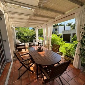 Mansa, Disponible. 4 Dormitorios, Piscina Climatizada, Barbacoa, Jardín, Parrillero.