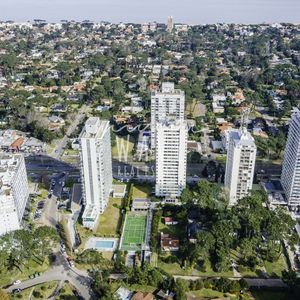Alquiler De Verano, Apartamento De 3 Dormitorios En Punta Del Este