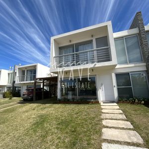 Alquiler De Verano, Casa De 3 Dormitorios En Playa Brava, Punta Del Este, Con Amenities De Complejo