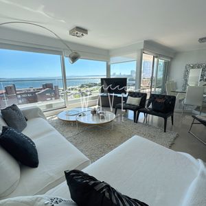 Venta Departamento, Playa Mansa Punta Del Este, 3 Dormitorios Y Dependencia Servicio
