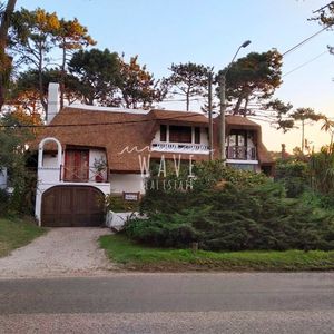 Venta Alquiler Casa 4 Dormitorios Pinares Pde
