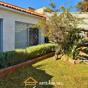 Venta| Casa Al Frente Con Jardín, Garaje Y Gran Potencial - Padrón único - Ideal Para Reciclar