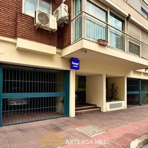 Venta | Apartamento 2 Dormitorios Con Cochera En Tres Cruces – Piso Alto, Silencioso Y Luminoso | Usd 159.000