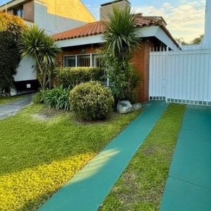 Alquiler| Casa En Punta Gorda A Metros De La Rambla| 3 Dormitorios + Escritorio Independiente | Garage, Parrillero| Vivienda, Consultorio U Oficina