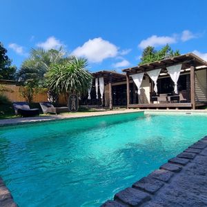 Casa Venta De 2 Dormitorios 1 Baño, Piscina En Playa Hermosa - Regina