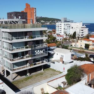 Apartamento En Venta A Metros Del Mar 1 Dormitorio 1 Baño En  Piriapolis - Zufriategui Building 203