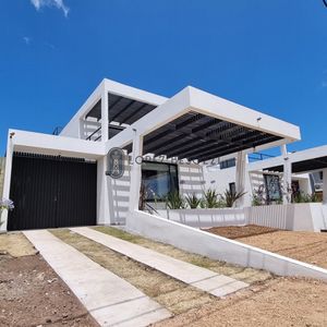 Casa Venta 3 Dormitorios 3 Baños, Piscina En Punta Colorada - Brisa Marina II