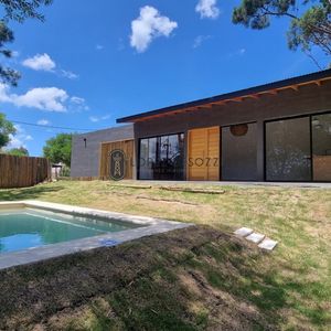 Casa Venta 2 Dormitorios 2 Baños, Piscina En Punta Colorada - Tunas