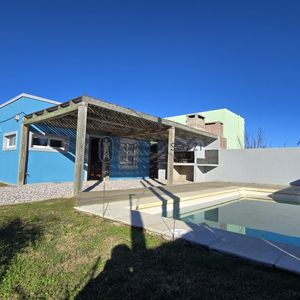 Casa Venta 2 Dormitorios 2 Baños, Piscina En Las Flores - La Turquesa