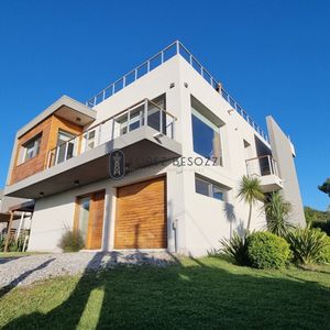 Casa Con Vista Al Mar En Venta 3 Dormitorios, 4 Baños, Piscina Climatizada En Punta Colorada - Thor