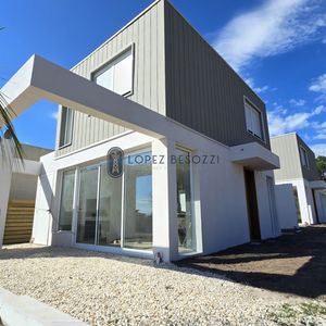 Casa Venta A Estrenar 2 Dormitorios 2 Baños En Punta Colorada - Laguares E