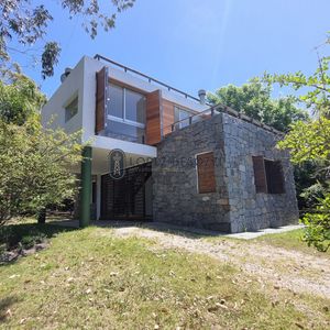 Casa En Alquiler Temporada, 3 Dormitorios, 2 Baños, Vista Al Mar En Punta Colorada, Piriapolis - Siena