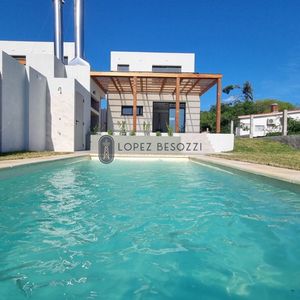 Casa A Estrenar En Venta 3 Dormitorios 3 Baños, Piscina, En Punta Colorada - Lyra