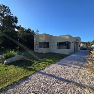Casa Venta A Estrenar De 3 Dormitorios 2 Baños A Metros De La Playa En Playa Hermosa - Renacer