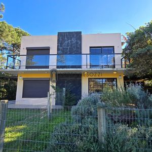 Casa Venta 3 Dormitorios 3 Baños, Piscina Climatizada En Punta Colorada - Barlovento