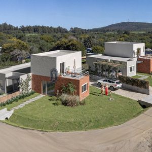 Casa Venta En Construcción De 3 Dormitorios 2 Baños, Punta Colorada - Klapa IV