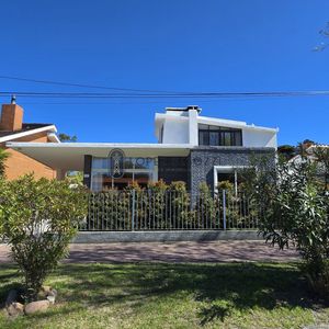 Casa Venta 2 Dormitorios 2 Baños, En Beaulieu - Piriapolis - Fonttor