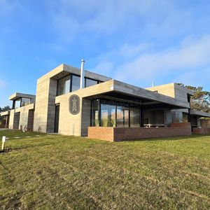 Casa Venta A Estrenar De 3 Dormitorios 2 Baños A Metros De La Playa Y Piscina En Punta Colorada - Punta Raza II